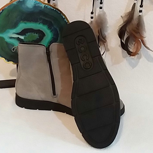 SALE! NWOT ECCO Leather Zip Boots - Picture 4 of 4